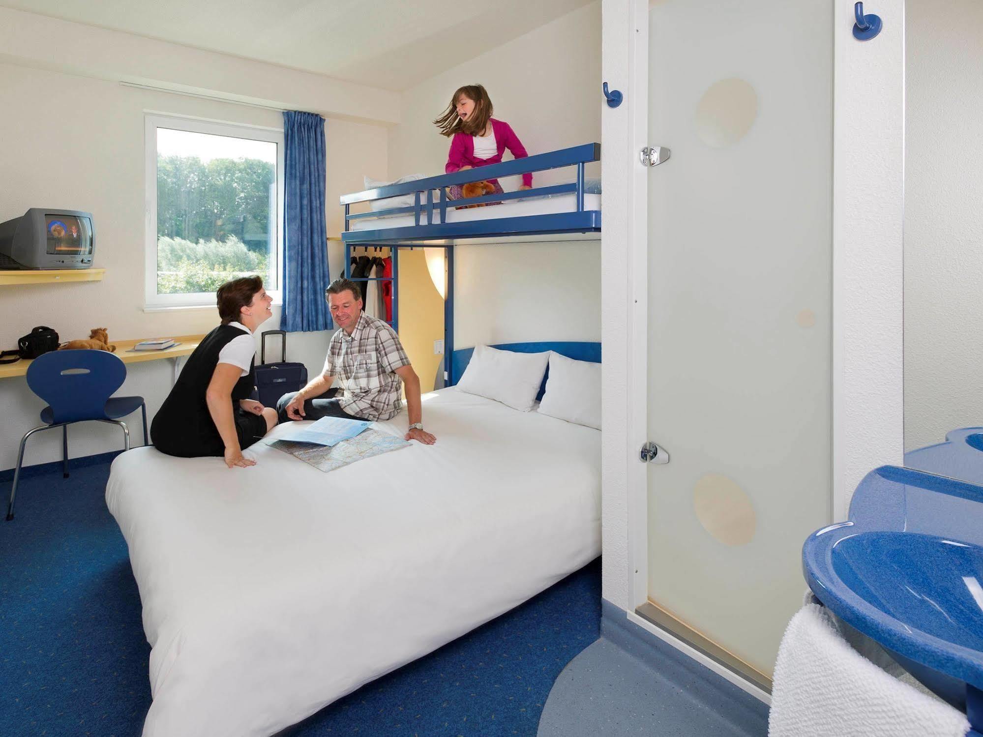 Ibis Budget Charleroi Airport Park Sleep & Fly ibis-budget-charleroi-airport-hotel.bedspro.com